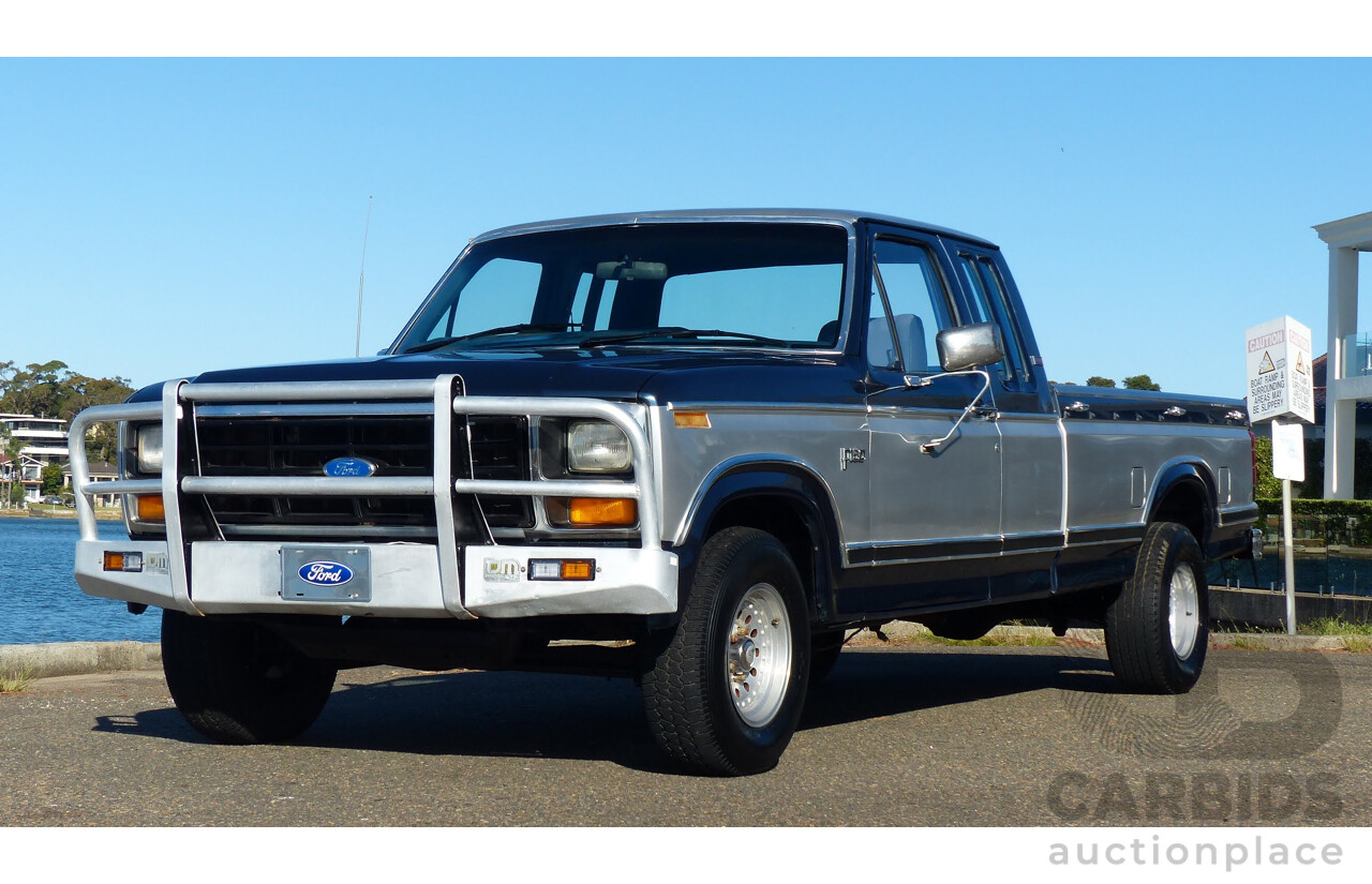 1/1983 Ford F150 XLT Lariat Extra Cab LWB 2d Utility Blue/Silver V8