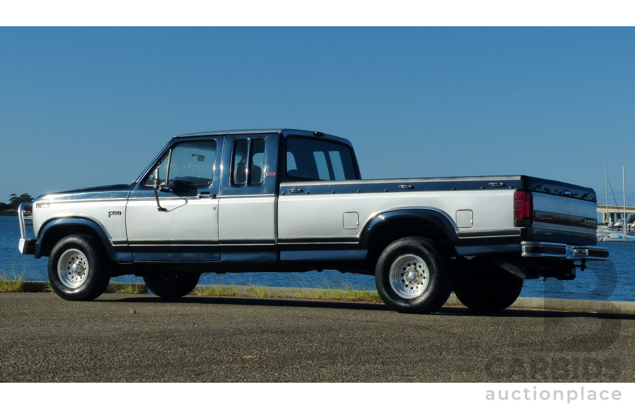 1/1983 Ford F150 XLT Lariat Extra Cab LWB 2d Utility Blue/Silver V8