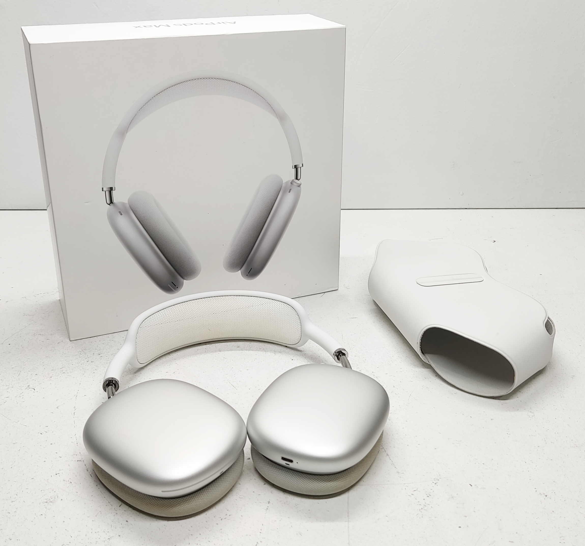 Apple (A2096) AirPods Max W/ Smart - Lot 1478094 | ALLBIDS