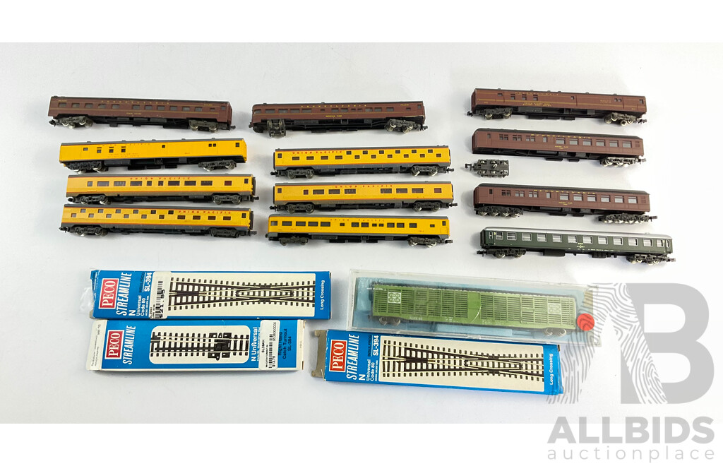Collection of N Scale Carriages and Track, Including Peco, Atlas and German Examples 