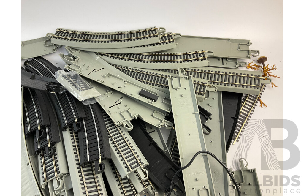 Large Collection HO Scale Model Train Tracks, Foliage and Other Detail
