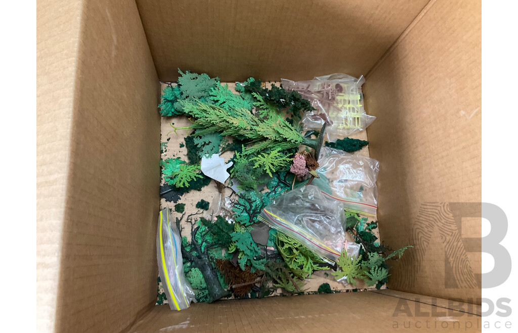 Large Collection HO Scale Model Train Tracks, Foliage and Other Detail