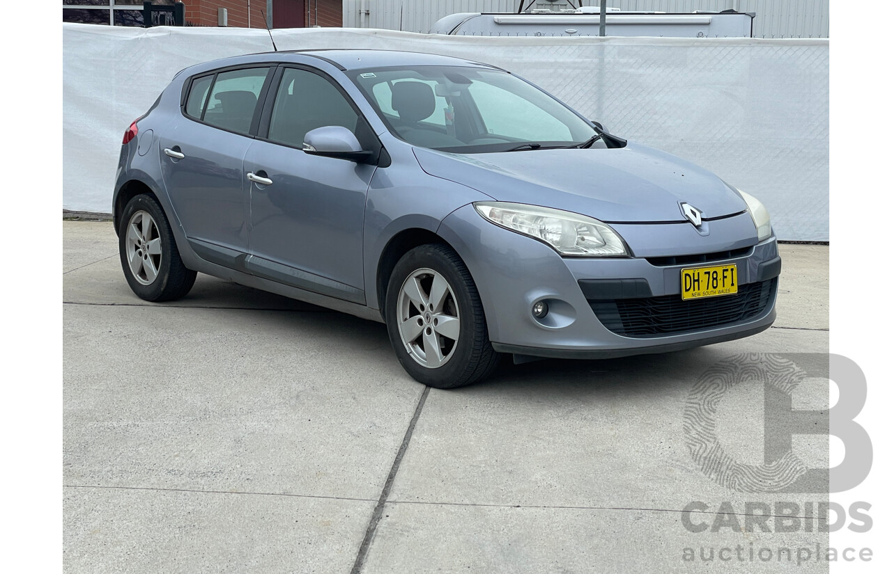 9/2010 Renault Megane Dynamique X32 5d Hatchback Silver 2.0L