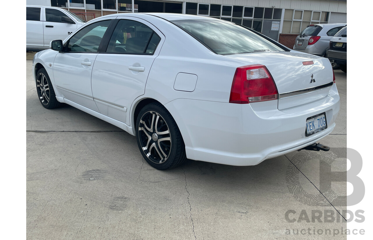 8/2006 Mitsubishi 380 4d Sedan White 3.8L