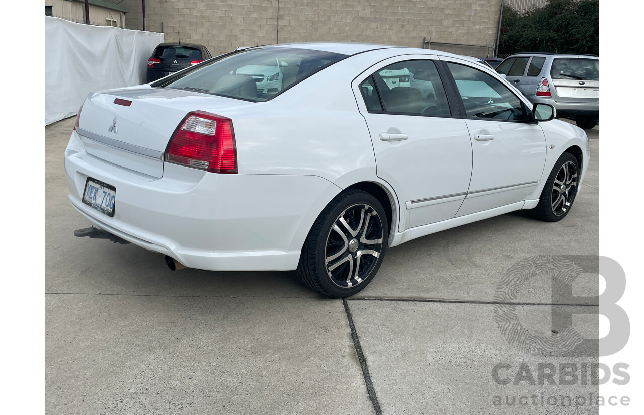 8/2006 Mitsubishi 380 4d Sedan White 3.8L