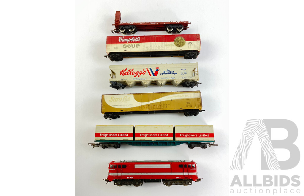 Italian Lima HO Scale Train with Four Carts, Including Campbells Soup Cart and Sara Lee Cart and More 