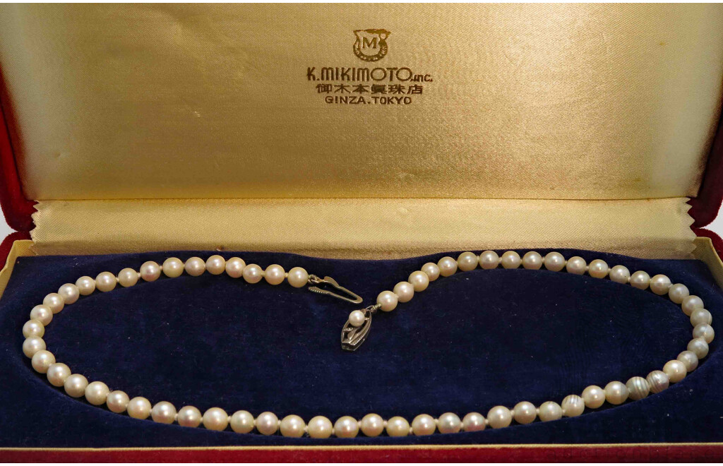 Vintage MIKIMOTO Pearl Necklace - original MIKIMOTO Case