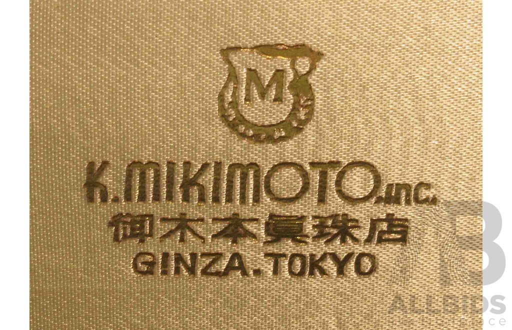 Vintage MIKIMOTO Pearl Necklace - original MIKIMOTO Case