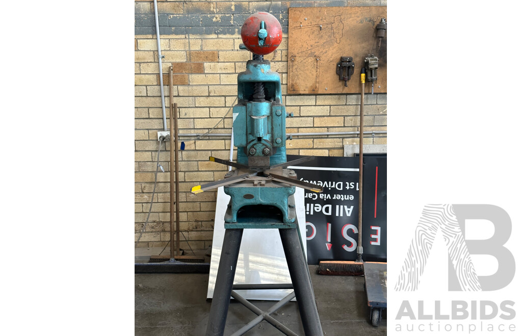 JOHN HEINE & SONS Ltd Press Machine for Rounding Corners - 86A Series 2