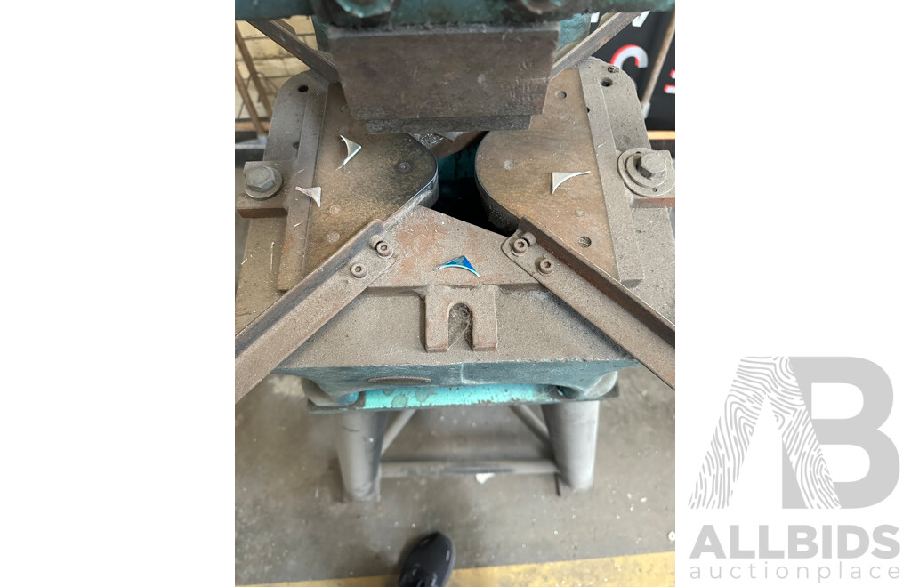 JOHN HEINE & SONS Ltd Press Machine for Rounding Corners - 86A Series 2