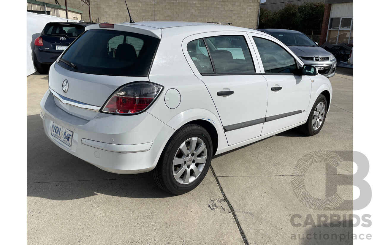 7/2007 Holden Astra CD AH MY07.5 5d Hatchback White 1.8L