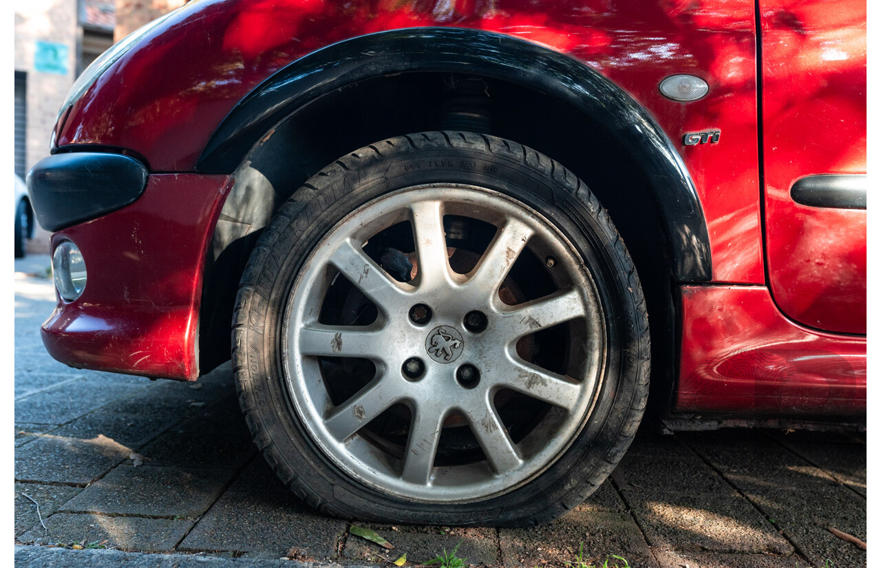 5/2002 Peugeot 206 GTi 3d Hatchback Red 2.0L - Racing setup