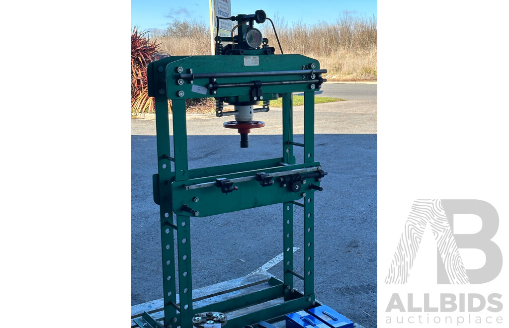 05/2012 HAFCO Hare & Forbes 35 Tonne Hydraulic Press