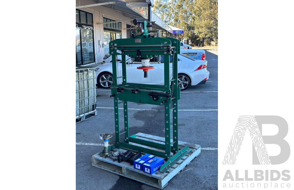 05/2012 HAFCO Hare & Forbes 35 Tonne Hydraulic Press