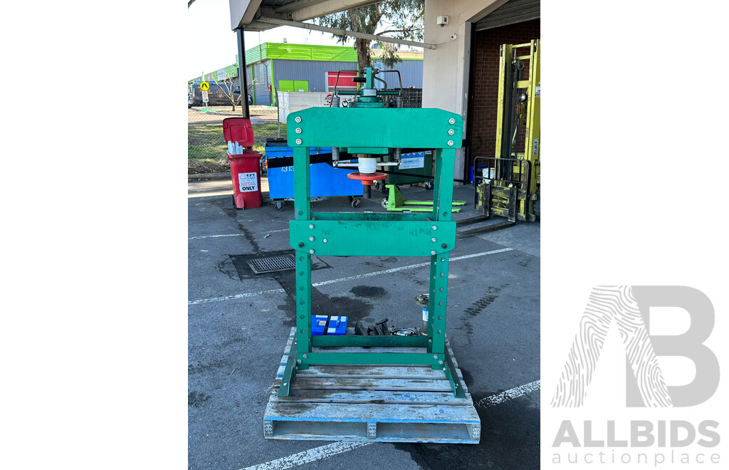 05/2012 HAFCO Hare & Forbes 35 Tonne Hydraulic Press