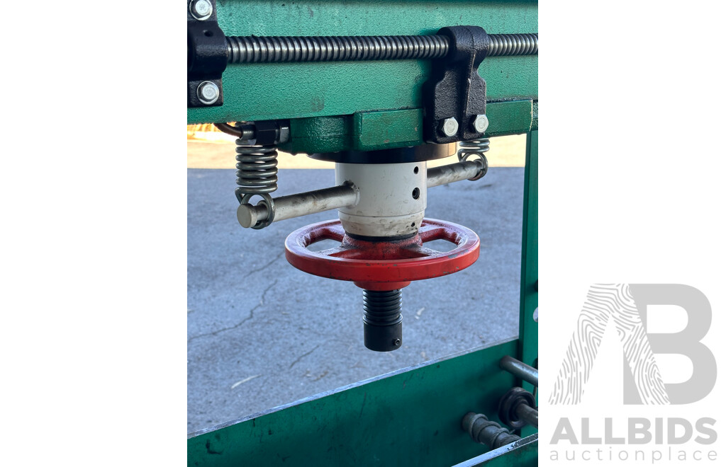 05/2012 HAFCO Hare & Forbes  35 Tonne Hydraulic Press