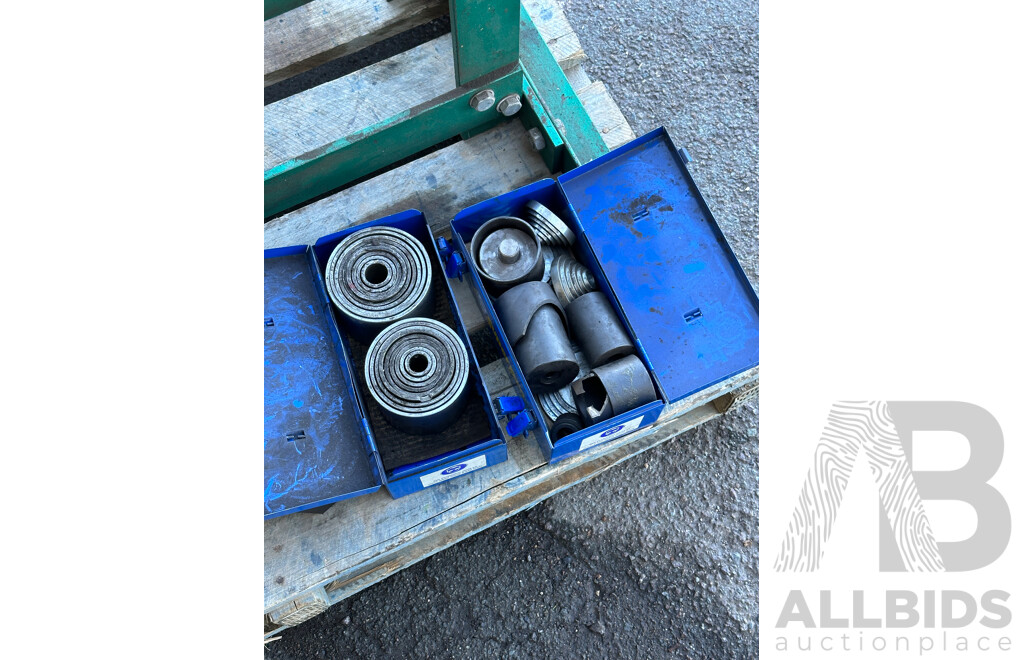 05/2012 HAFCO Hare & Forbes  35 Tonne Hydraulic Press