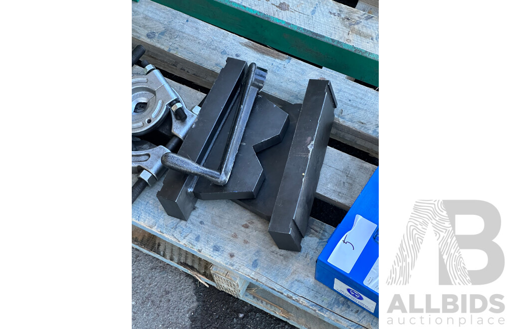 05/2012 HAFCO Hare & Forbes  35 Tonne Hydraulic Press