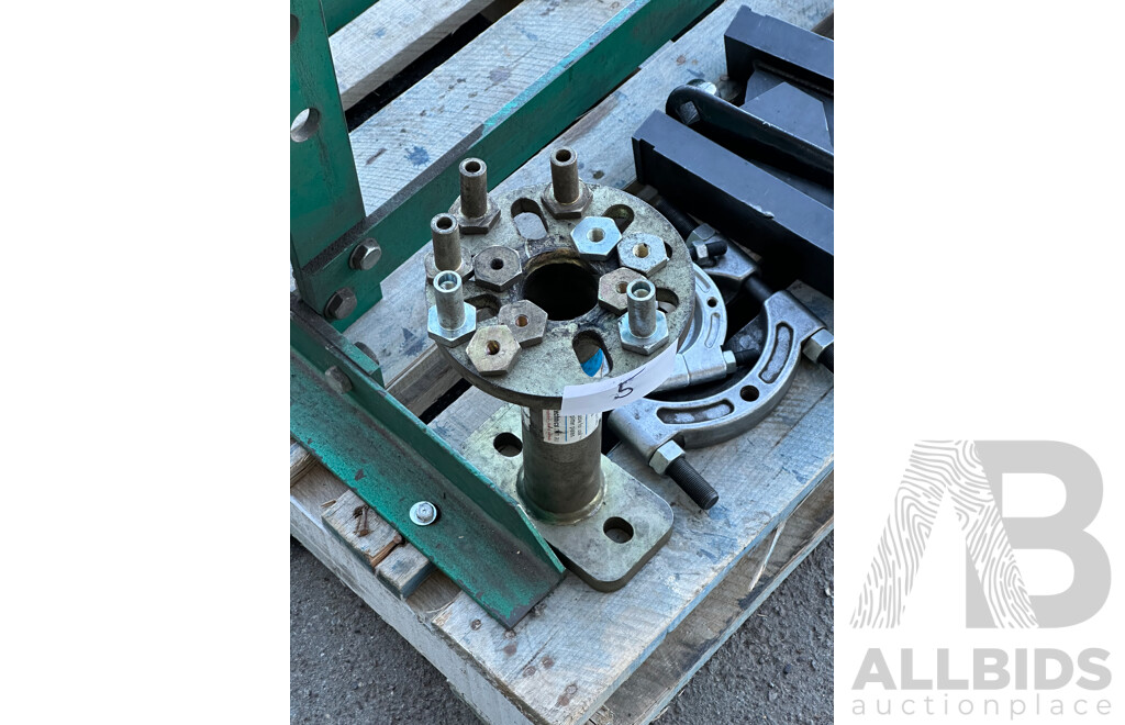 05/2012 HAFCO Hare & Forbes  35 Tonne Hydraulic Press