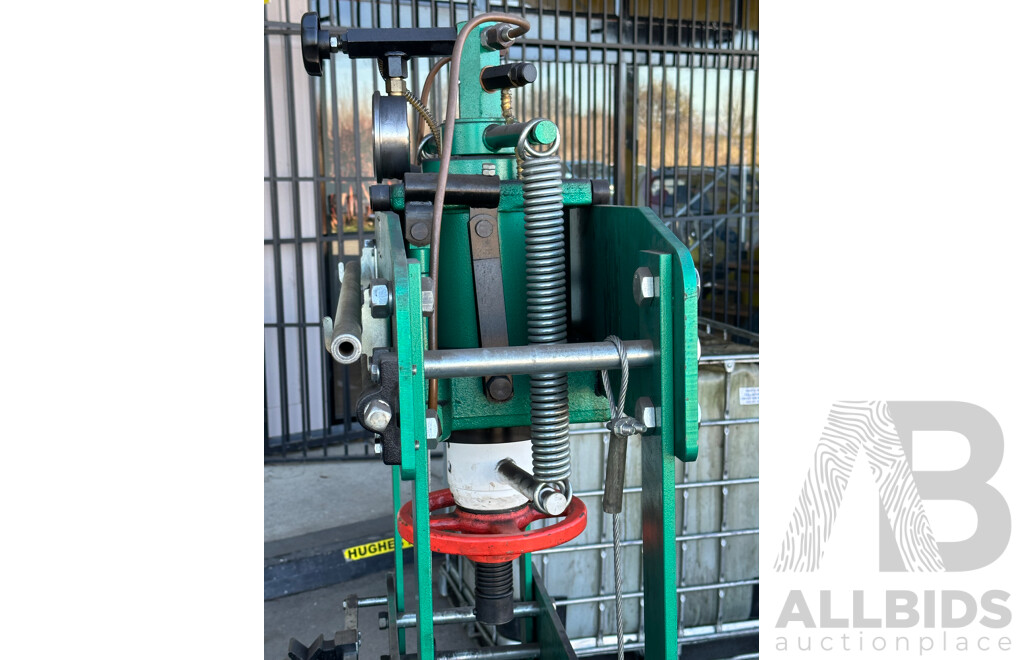 05/2012 HAFCO Hare & Forbes  35 Tonne Hydraulic Press