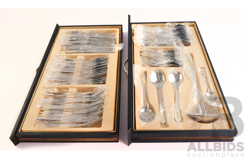 Trent & Dunne Homewares Flatwear Set in Two Drawer Wooden Canteen