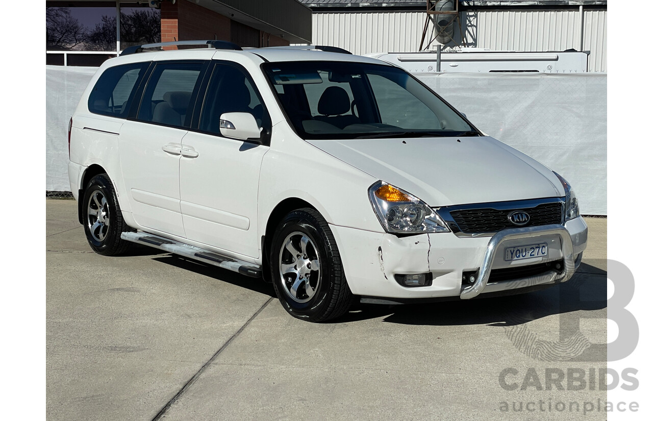 5/2013 Kia Grand Carnival Si VQ MY13 4d Wagon White 3.5L