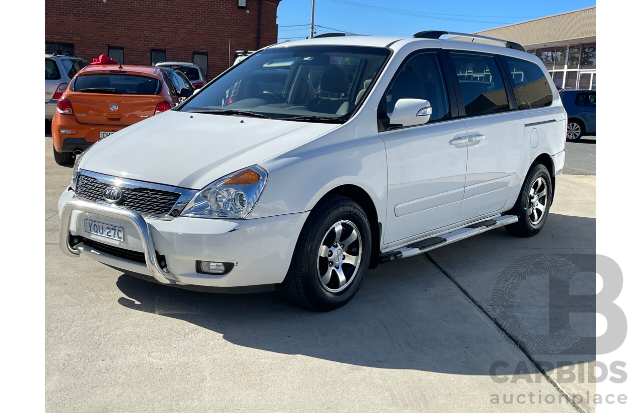 5/2013 Kia Grand Carnival Si VQ MY13 4d Wagon White 3.5L