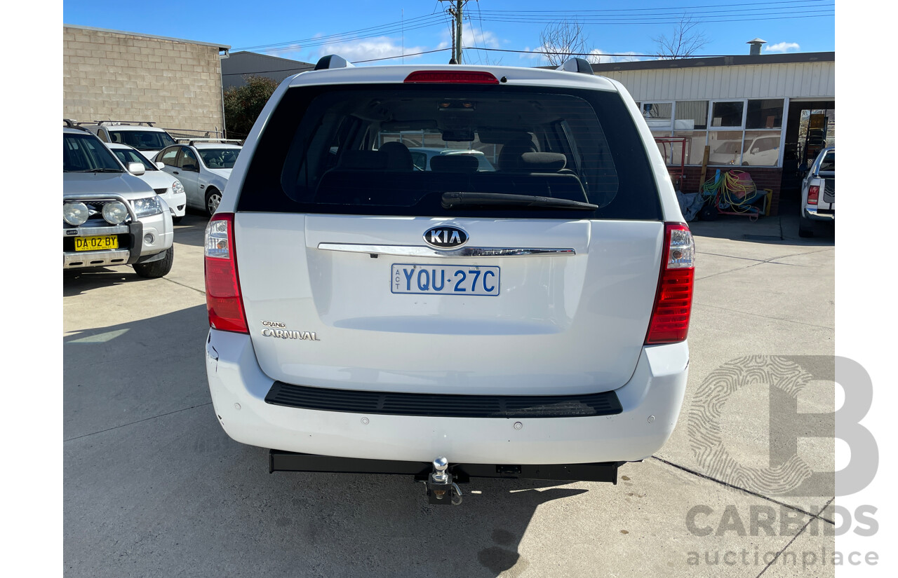 5/2013 Kia Grand Carnival Si VQ MY13 4d Wagon White 3.5L