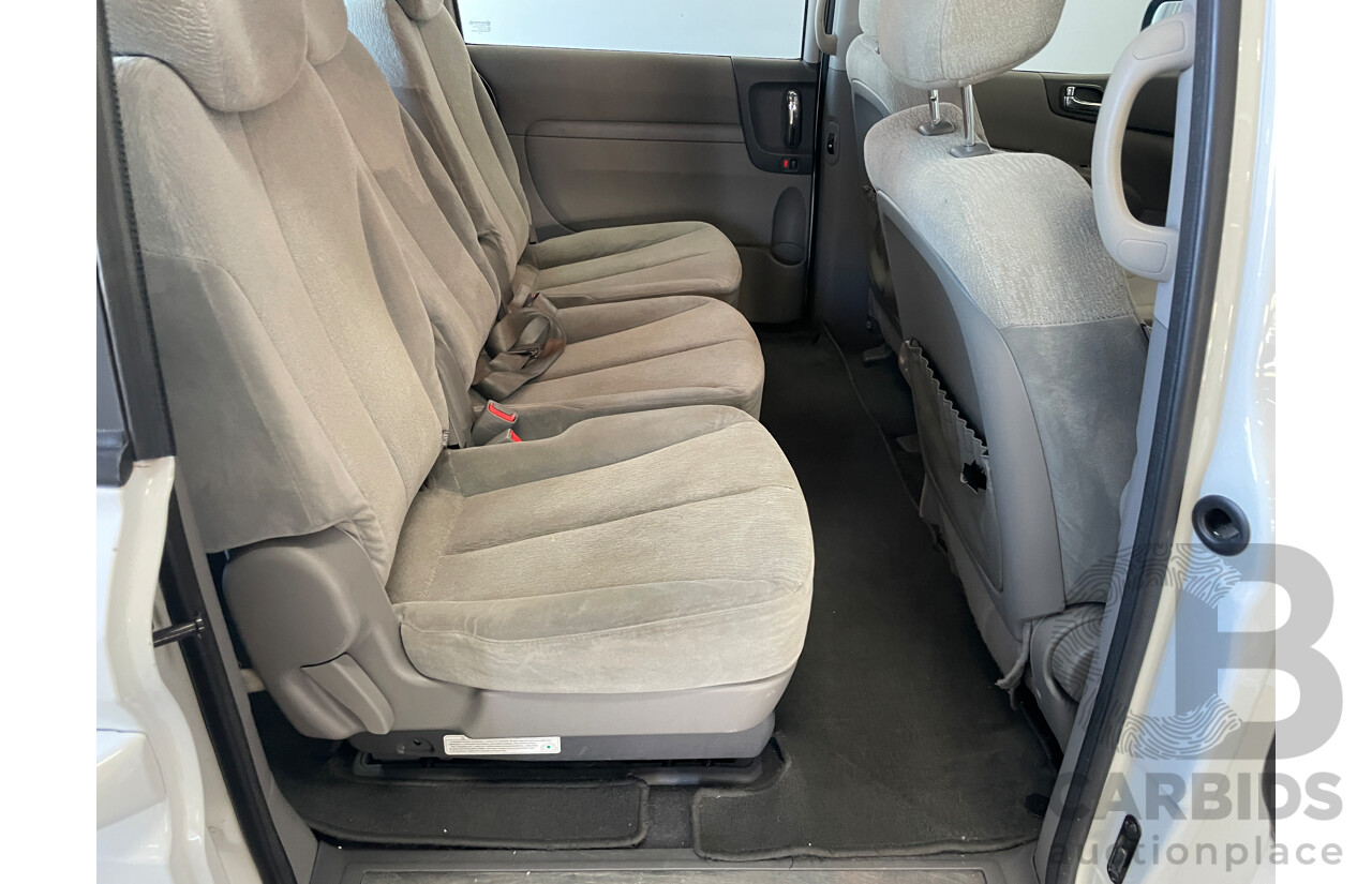 5/2013 Kia Grand Carnival Si VQ MY13 4d Wagon White 3.5L