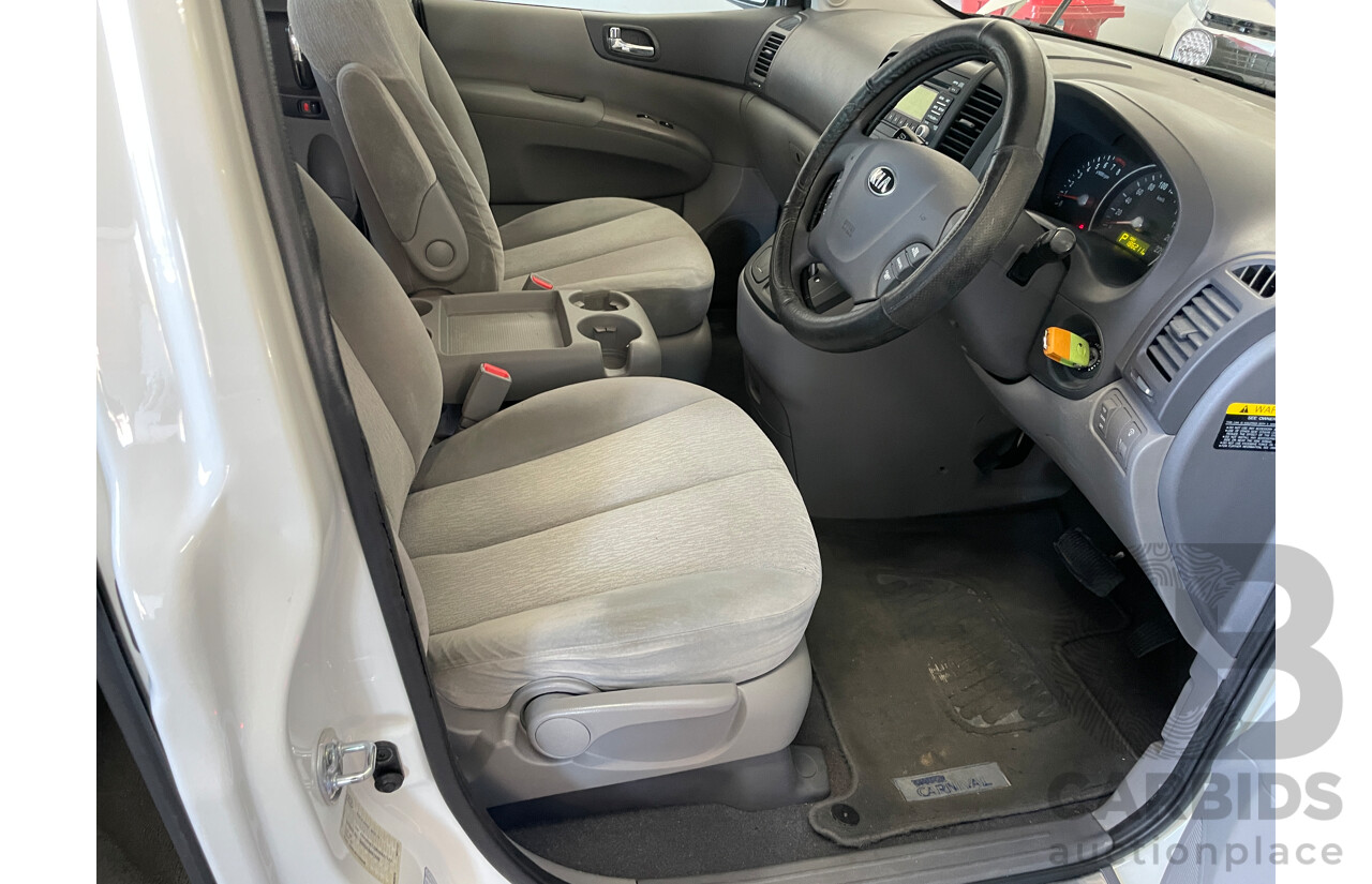 5/2013 Kia Grand Carnival Si VQ MY13 4d Wagon White 3.5L