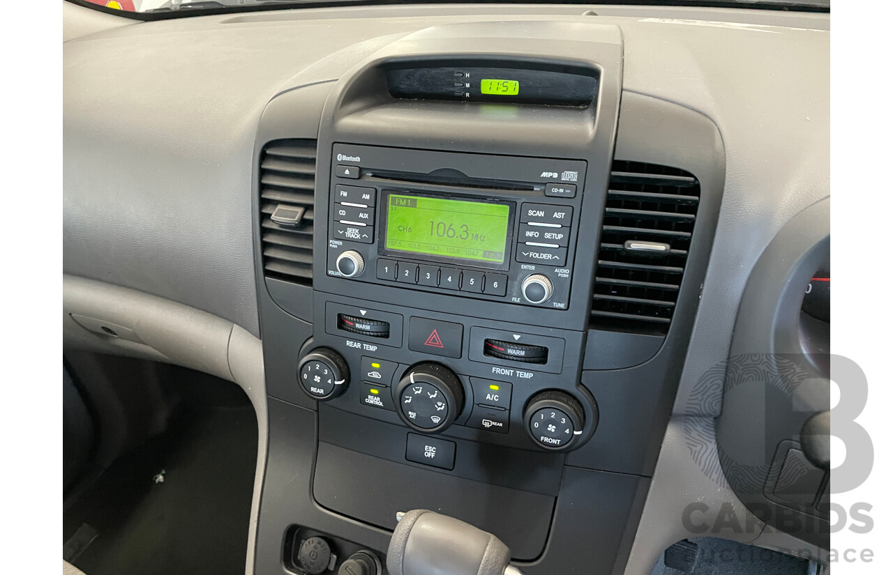 5/2013 Kia Grand Carnival Si VQ MY13 4d Wagon White 3.5L