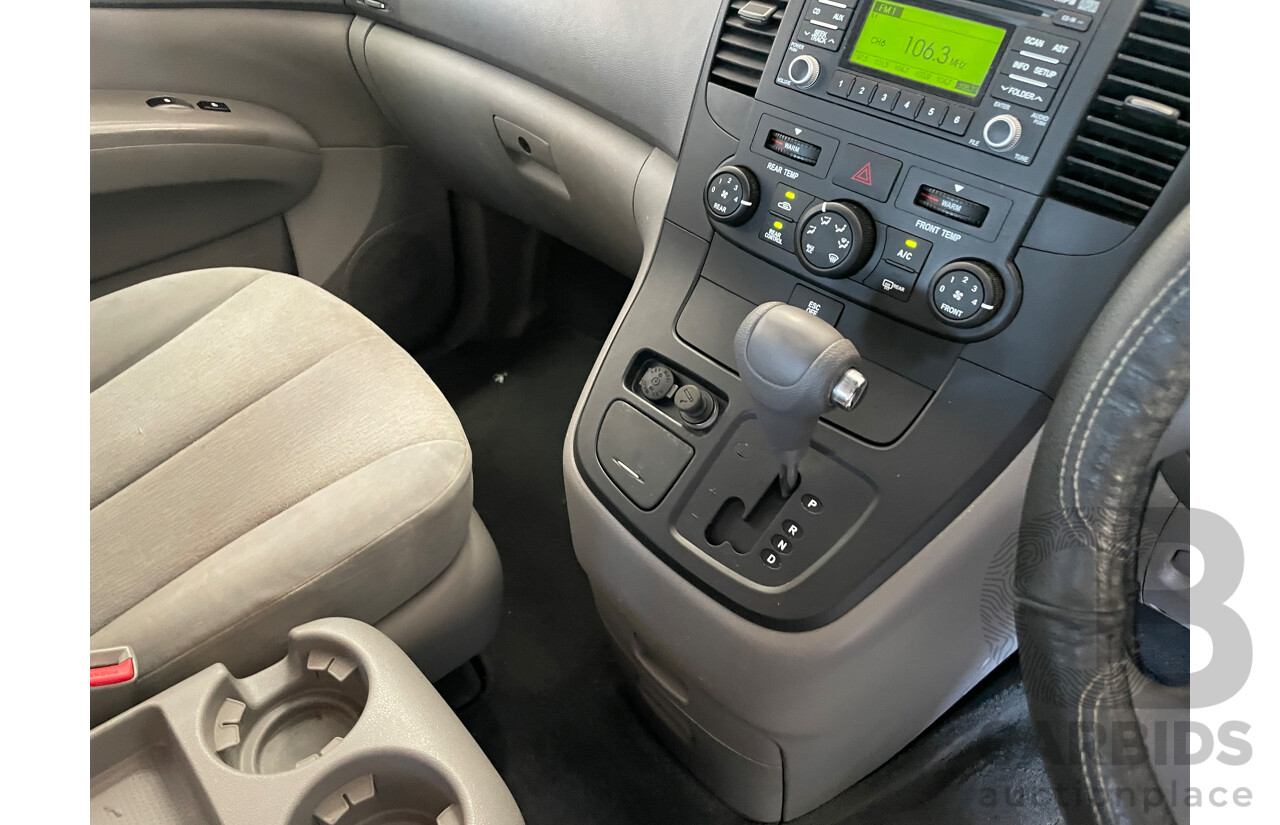 5/2013 Kia Grand Carnival Si VQ MY13 4d Wagon White 3.5L