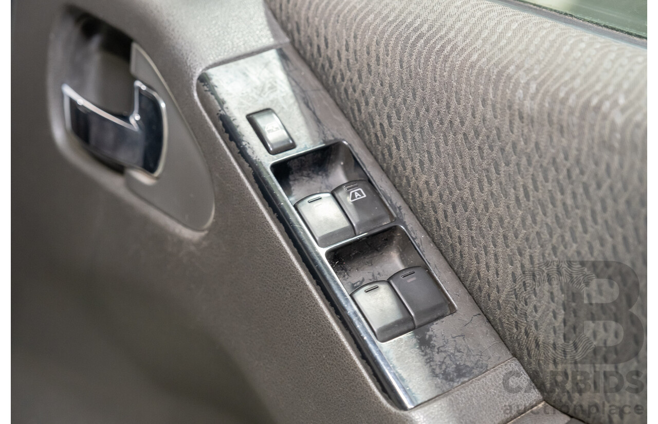 3/2012 Nissan Navara ST-X (4x4) D40 MY12 Dual Cab P/Up White Turbo Diesel V6 3.0L