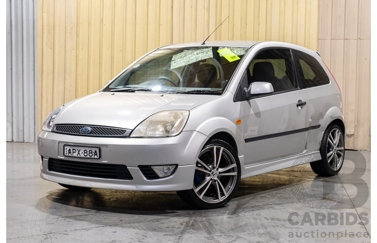 2/2004 Ford Fiesta Zetec WP 3d Hatchback Silver 1.6L