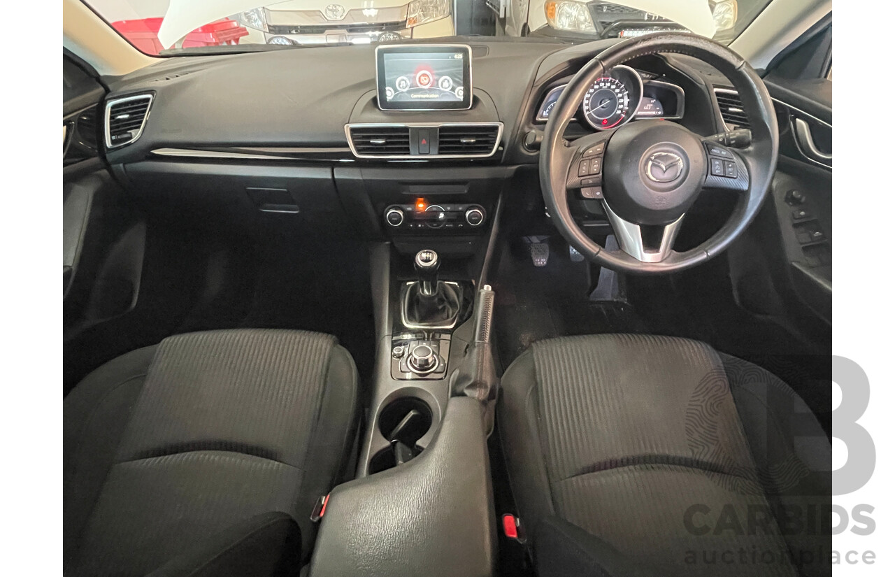 12/2015 Mazda Mazda3 SP25 BM 5d Hatchback White 2.5L