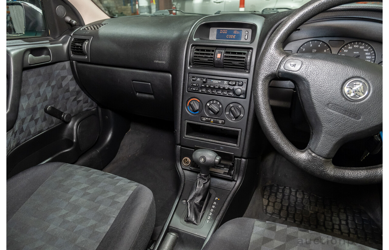 4/2001 Holden Astra CITY TS 5d Hatchback White 1.8L