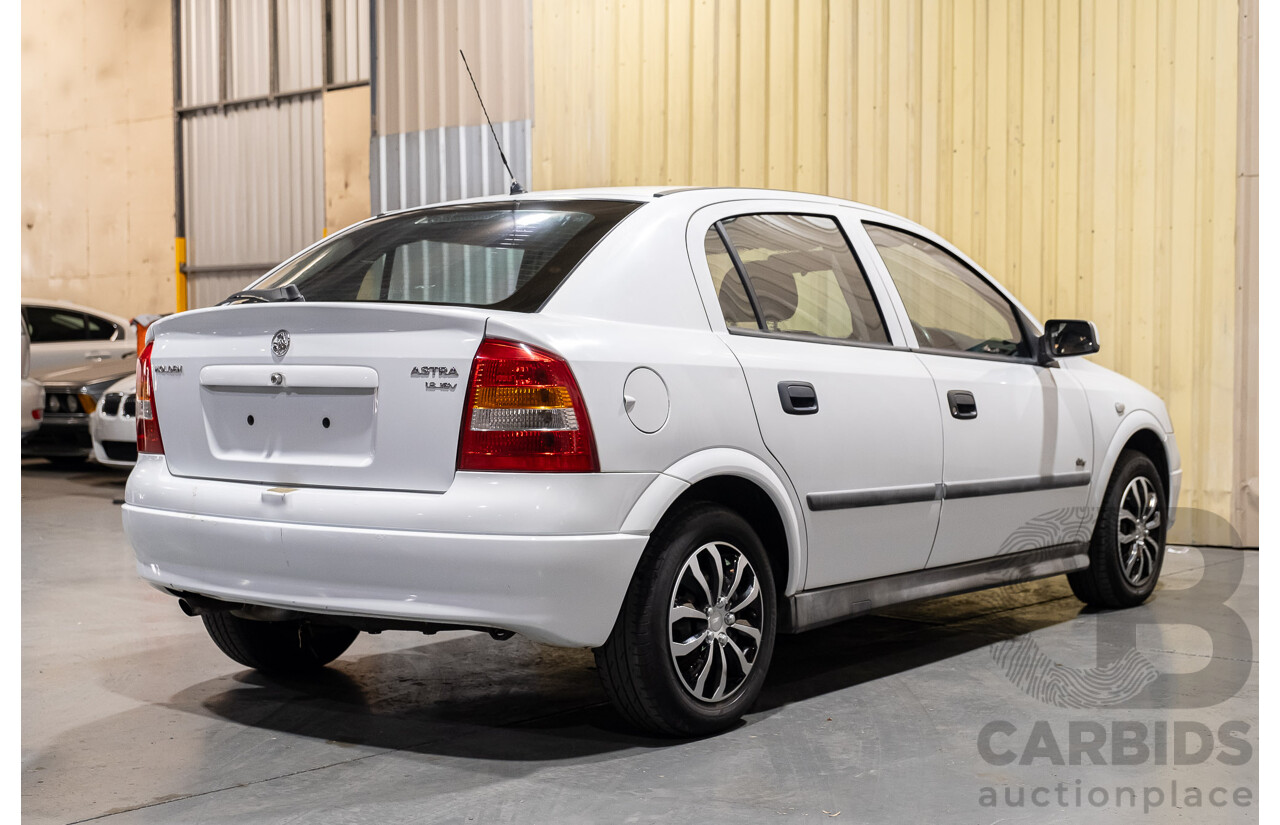 4/2001 Holden Astra CITY TS 5d Hatchback White 1.8L