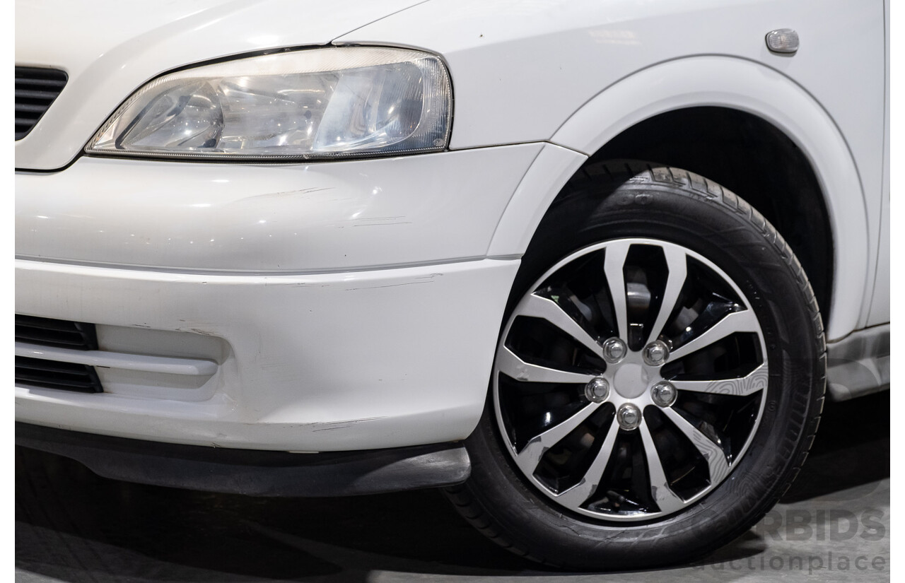 4/2001 Holden Astra CITY TS 5d Hatchback White 1.8L
