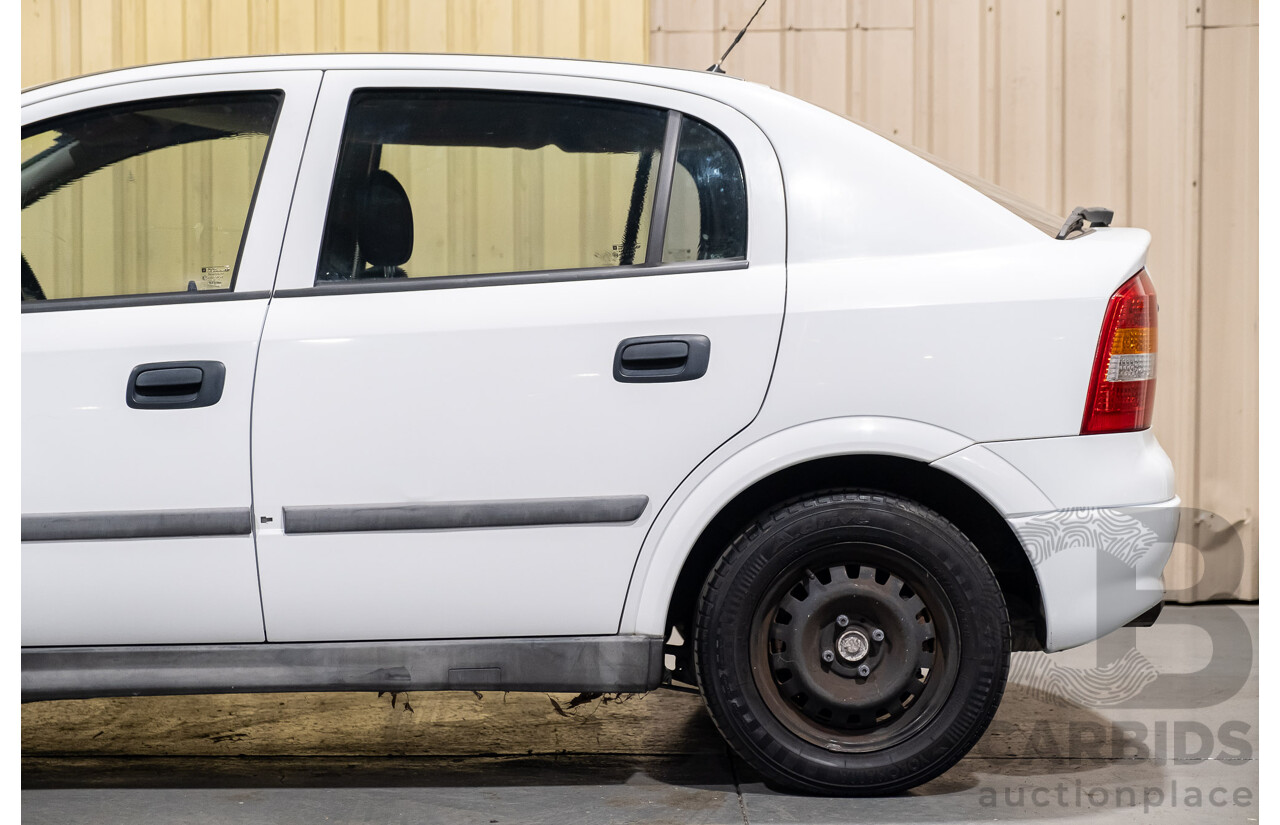 4/2001 Holden Astra CITY TS 5d Hatchback White 1.8L