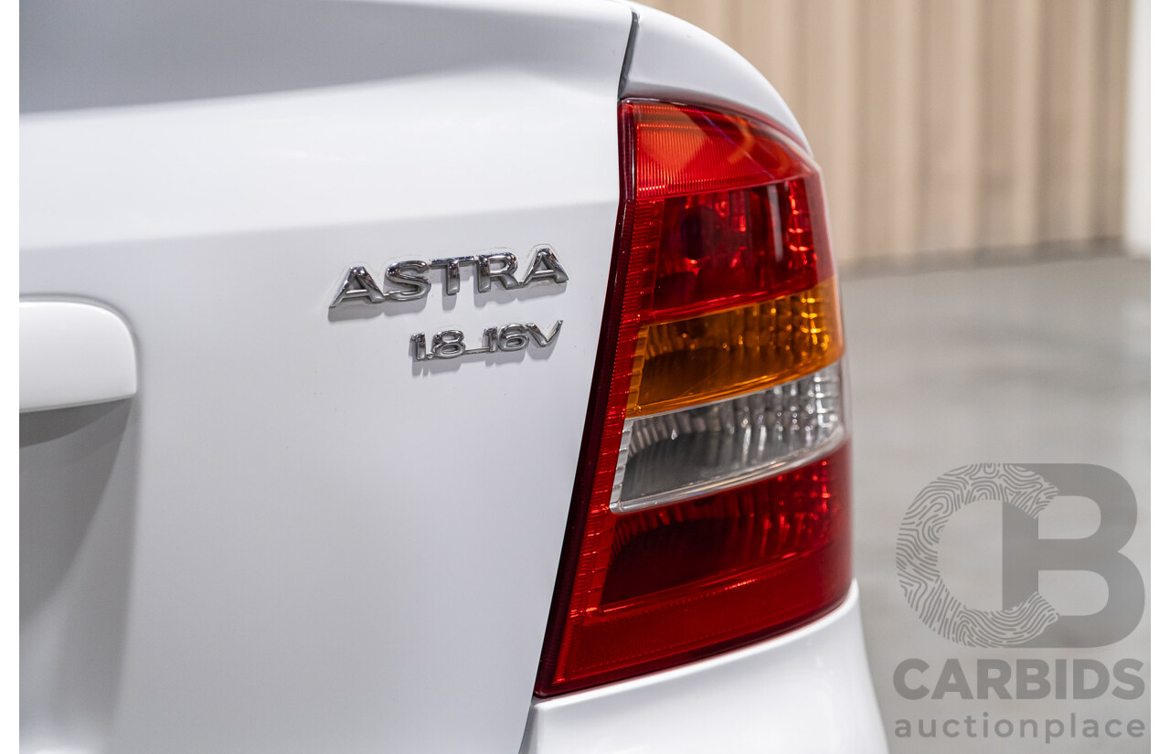4/2001 Holden Astra CITY TS 5d Hatchback White 1.8L