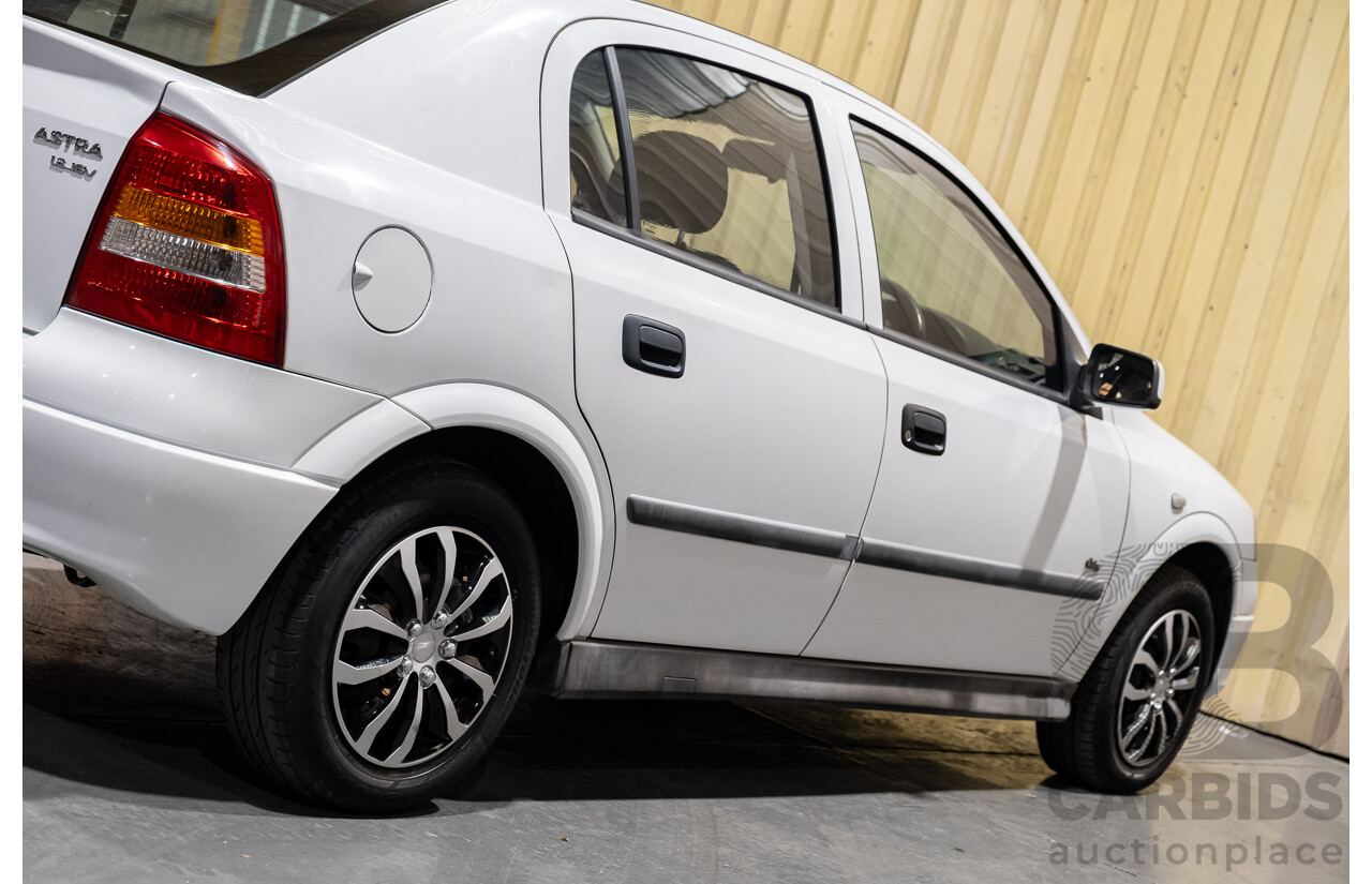 4/2001 Holden Astra CITY TS 5d Hatchback White 1.8L