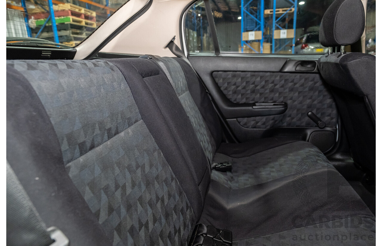 4/2001 Holden Astra CITY TS 5d Hatchback White 1.8L