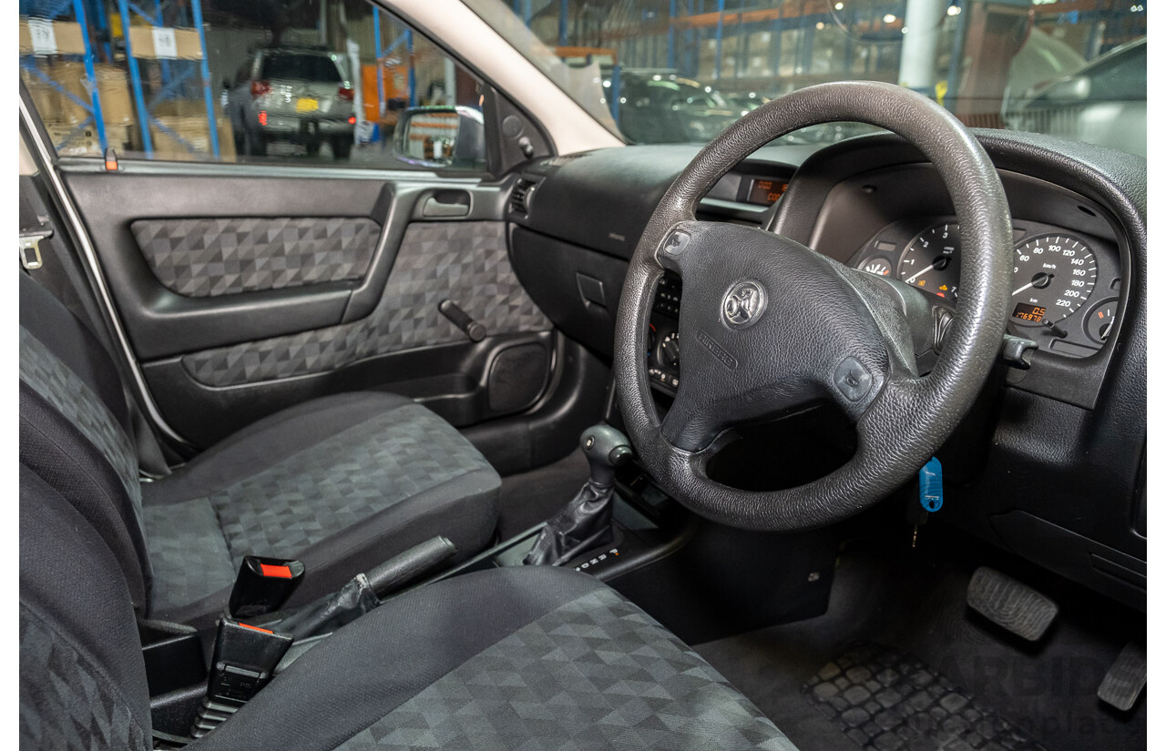 4/2001 Holden Astra CITY TS 5d Hatchback White 1.8L