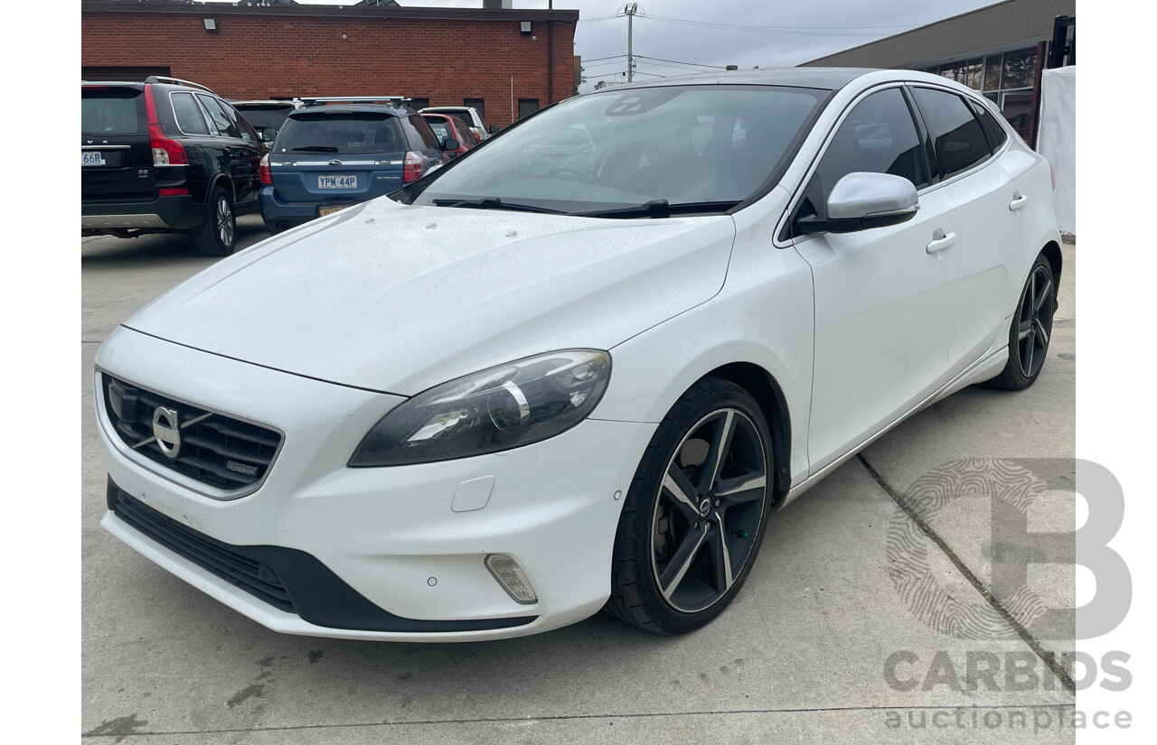 8/2013 Volvo V40 T5 R-Design M 5d Hatchback White 2.5L