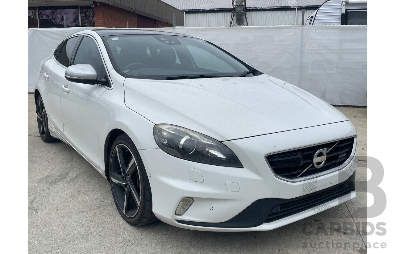 8/2013 Volvo V40 T5 R-Design M 5d Hatchback White 2.5L