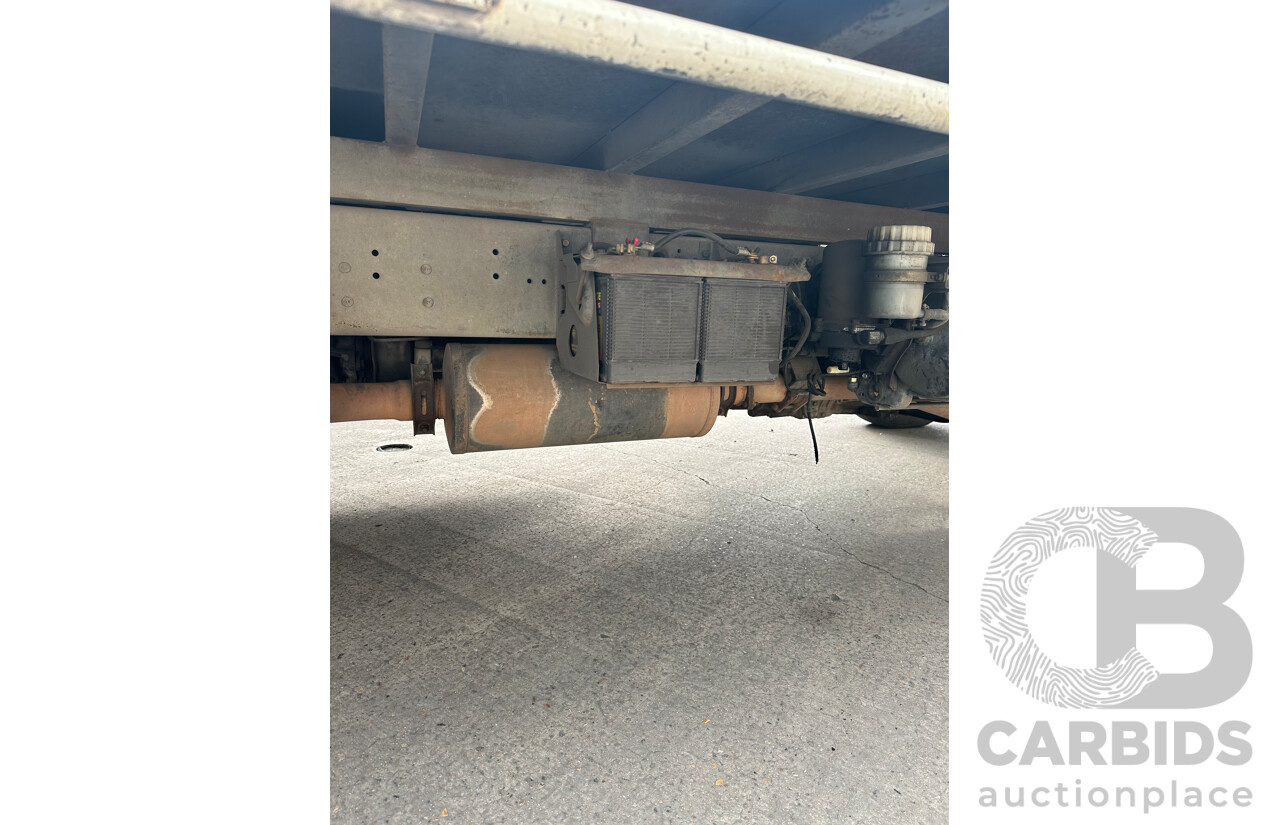09/2004 Mitsubishi FK 600 Rigid Flat Bed Tray Truck