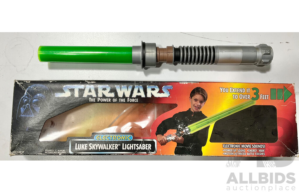 1995 Hasbro Star Wars Luke Skywalker Electronic Green Lightsaber in Original Packaging