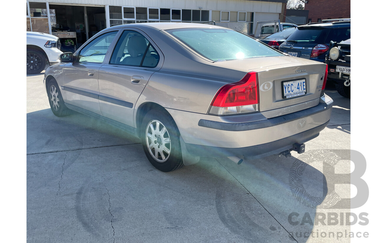 5/2002 Volvo S60 4d Sedan Gold 2.4L
