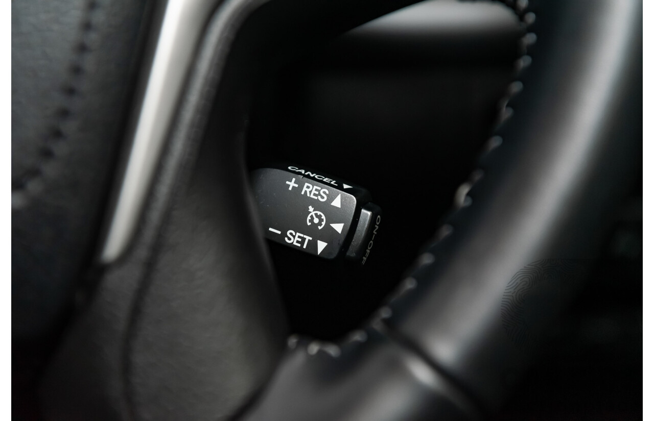 8/2018 Toyota Landcruiser GXL (4x4) VDJ200R MY19 4d Wagon White Turbo Diesel V8 4.5L - 8 Seater