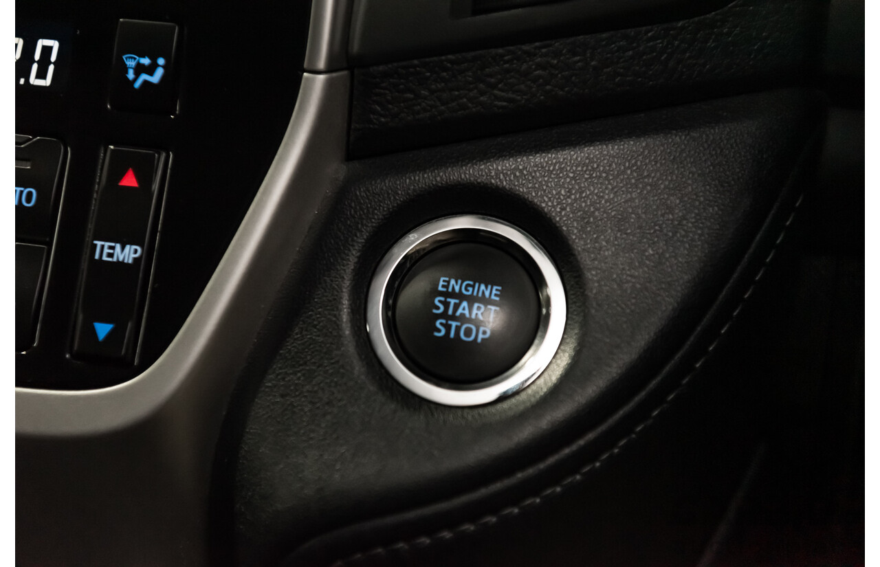 8/2018 Toyota Landcruiser GXL (4x4) VDJ200R MY19 4d Wagon White Turbo Diesel V8 4.5L - 8 Seater